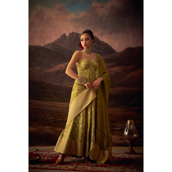 Zariya – Viscose Jacquard Embellished Festive Gown Set