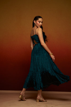 Ethereal Natural Crepe Dress – Timeless Elegance in Fluid Silhouette